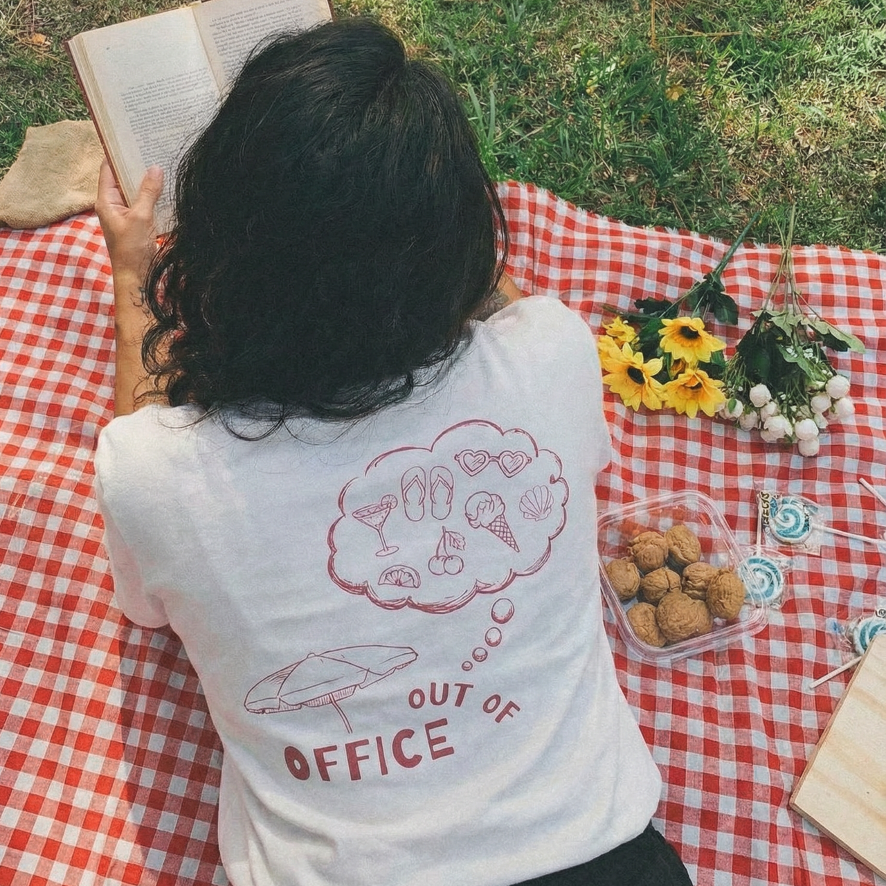 Тениска „Out Of Office“ 🌴